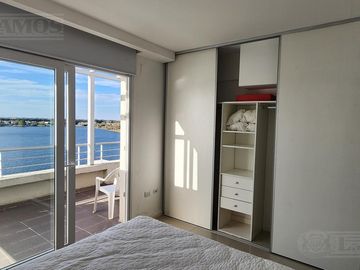 GRAN BALCON A LA LAGUNA. 2 COCHERAS.