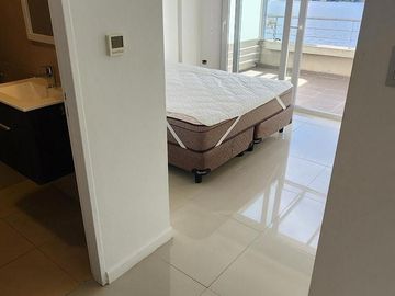 GRAN BALCON A LA LAGUNA. 2 COCHERAS.