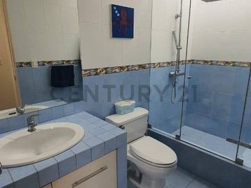 En Venta: Hermosa Casa en Las Brisas de Villa con Piscina y Jardín