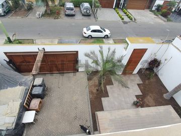 En Venta: Hermosa Casa en Las Brisas de Villa con Piscina y Jardín
