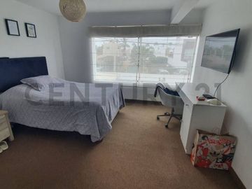 En Venta: Hermosa Casa en Las Brisas de Villa con Piscina y Jardín
