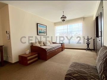 En Venta: Hermosa Casa en Las Brisas de Villa con Piscina y Jardín