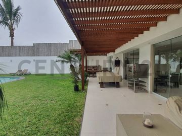 En Venta: Hermosa Casa en Las Brisas de Villa con Piscina y Jardín
