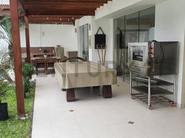 En Venta: Hermosa Casa en Las Brisas de Villa con Piscina y Jardín