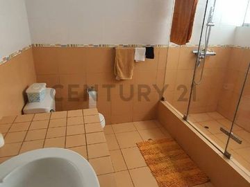 En Venta: Hermosa Casa en Las Brisas de Villa con Piscina y Jardín
