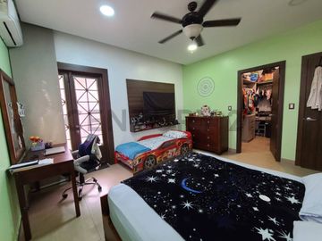Casa en Ceibos con 3 unidades independientes, ideal para familia o inversión_JZa