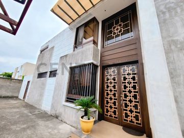 Casa en Ceibos con 3 unidades independientes, ideal para familia o inversión_JZa
