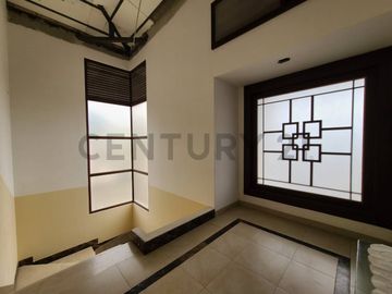 Casa en Ceibos con 3 unidades independientes, ideal para familia o inversión_JZa