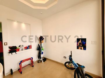Casa en Ceibos con 3 unidades independientes, ideal para familia o inversión_JZa
