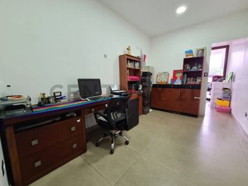 Casa en Ceibos con 3 unidades independientes, ideal para familia o inversión_JZa