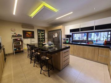 Casa en Ceibos con 3 unidades independientes, ideal para familia o inversión_JZa
