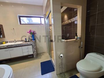 Casa en Ceibos con 3 unidades independientes, ideal para familia o inversión_JZa