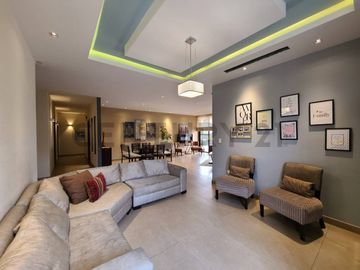Casa en Ceibos con 3 unidades independientes, ideal para familia o inversión_JZa