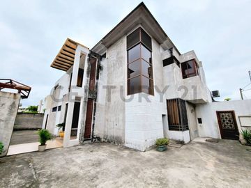 Casa en Ceibos con 3 unidades independientes, ideal para familia o inversión_JZa