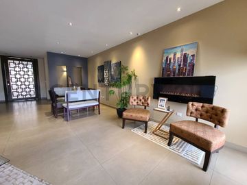 Casa en Ceibos con 3 unidades independientes, ideal para familia o inversión_JZa