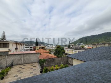 Casa en Ceibos con 3 unidades independientes, ideal para familia o inversión_JZa