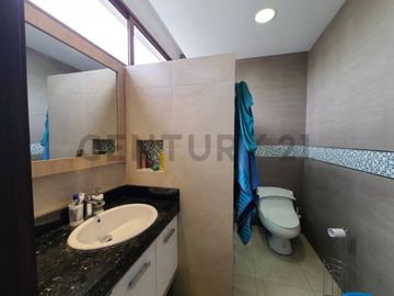 Casa en Ceibos con 3 unidades independientes, ideal para familia o inversión_JZa