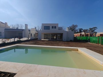 Casa con pileta en San Pablo