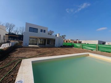 Casa con pileta en San Pablo