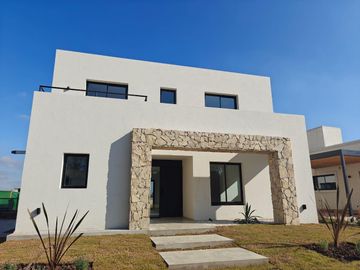 Casa con pileta en San Pablo