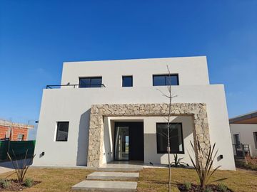 Casa con pileta en San Pablo