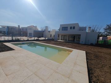 Casa con pileta en San Pablo