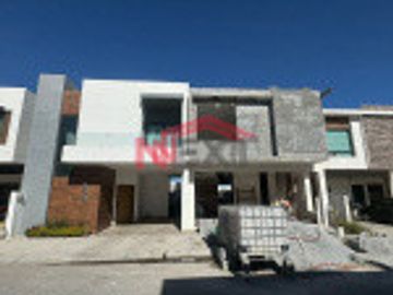 SE VENDE CASA EN SIERRA ALTA RESIDENCIAL