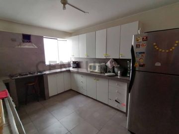 OCASION: Hostal en Venta (Con / Sin Iquilino) en Santa Beatriz, Cercado de Lima