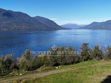 Espectacular terreno orilla de lago Panguipulli con vista al volcan Villarrica y Choshuenco