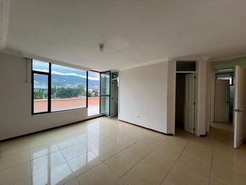 Venta. Departamento de tres habitaciones con terraza propia. La Primavera, Cumbayá