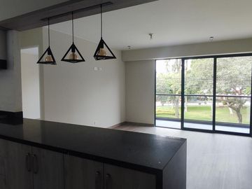 VENTA DE FLAT (3 DORMITORIOS)- AMPLIO BALCÓN CON VISTA A PARQUE- EN SANTIAGO DE SURCO