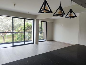 VENTA DE FLAT (3 DORMITORIOS)- AMPLIO BALCÓN CON VISTA A PARQUE- EN SANTIAGO DE SURCO