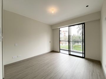 VENTA DE FLAT (3 DORMITORIOS)- AMPLIO BALCÓN CON VISTA A PARQUE- EN SANTIAGO DE SURCO