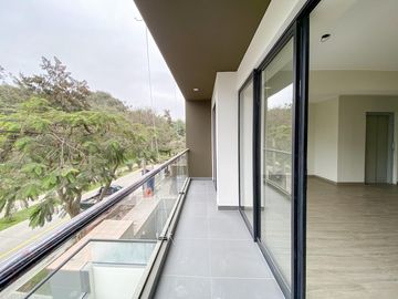 VENTA DE FLAT (3 DORMITORIOS)- AMPLIO BALCÓN CON VISTA A PARQUE- EN SANTIAGO DE SURCO