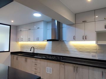 DepartamentoVENTA DE FLAT EN 1ER PISO (3 DORMITORIOS)- EN SANTIAGO DE SURCO- 150 M2 en
