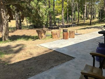 Alquiler Temporal: Casa de 3 Dormitorios en Isla del Golf, Pinamar: Rodeada de Bosque, Con DiseÃ±o Minimalista y Todas las Comodidades