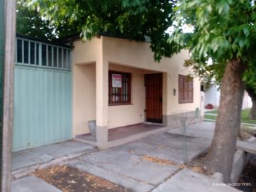 SE VENDE CASA EN BARRIO BANCARIO A METROS DEL PARQUE DE LOS NINOS, EXCELENTE ZONA DE SAN RAFAEL, MENDOZA