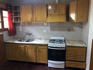 SE VENDE CASA EN BARRIO BANCARIO A METROS DEL PARQUE DE LOS NINOS, EXCELENTE ZONA DE SAN RAFAEL, MENDOZA