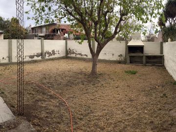 SE VENDE CASA EN BARRIO BANCARIO A METROS DEL PARQUE DE LOS NINOS, EXCELENTE ZONA DE SAN RAFAEL, MENDOZA