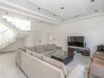 Casa 6 ambientes en Barrio privado Nuevo Quilmes