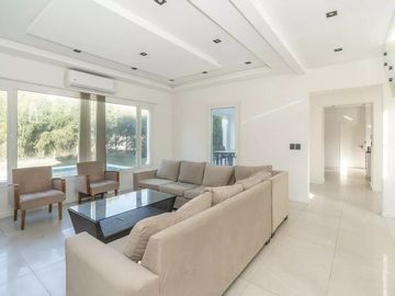 Casa 6 ambientes en Barrio privado Nuevo Quilmes