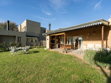 Casa en San Sebastian AREA 2 COD 170