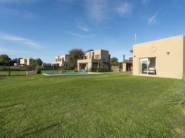Casa en San Sebastian AREA 2 COD 170