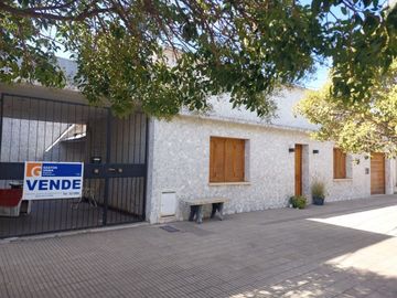 CASA CON DEPARTAMENTO A REFACCIONAR