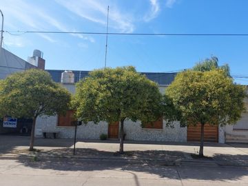 CASA CON DEPARTAMENTO A REFACCIONAR