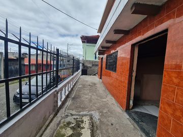 Venta Casa Independiente de 71 m² en Terreno de 291 m², San Fernando Sur de Quito