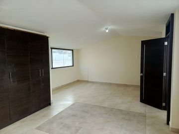 AMPLIA CASA EN VENTA