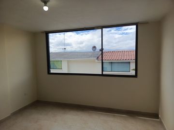 AMPLIA CASA EN VENTA