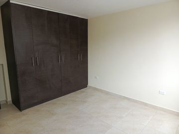 AMPLIA CASA EN VENTA