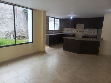 AMPLIA CASA EN VENTA